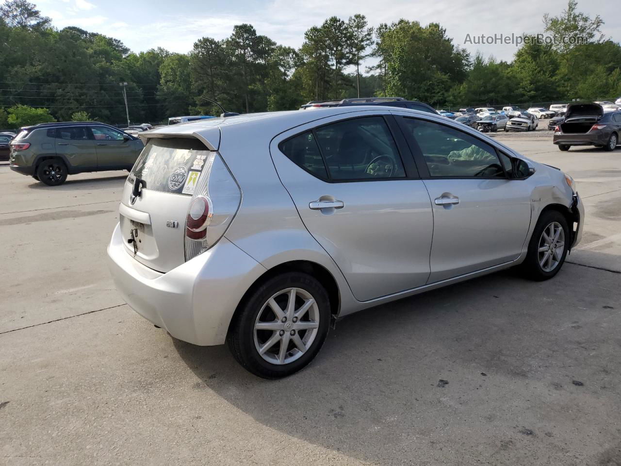 2013 Toyota Prius C  Серебряный vin: JTDKDTB33D1554056