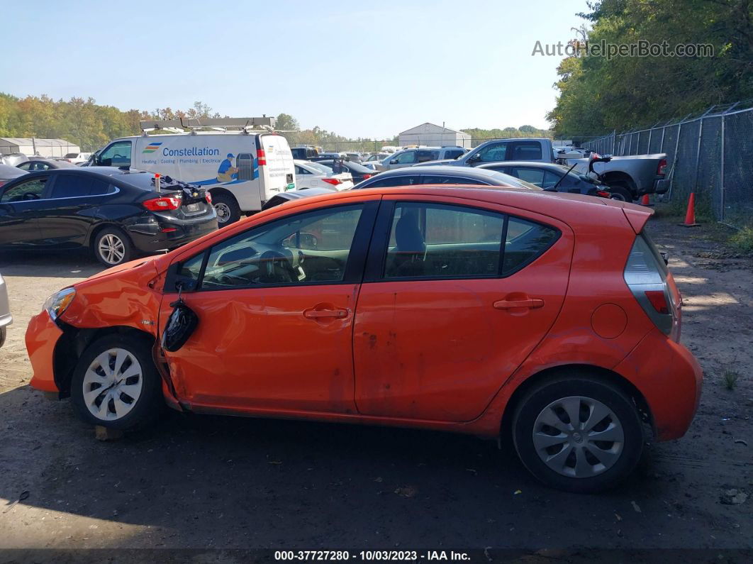 2014 Toyota Prius C Two Orange vin: JTDKDTB33E1077386