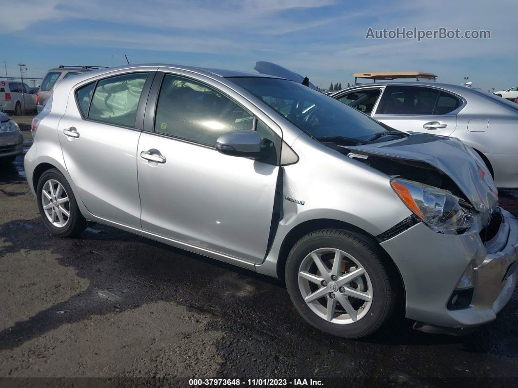 2014 Toyota Prius C Four Серебряный vin: JTDKDTB33E1568279