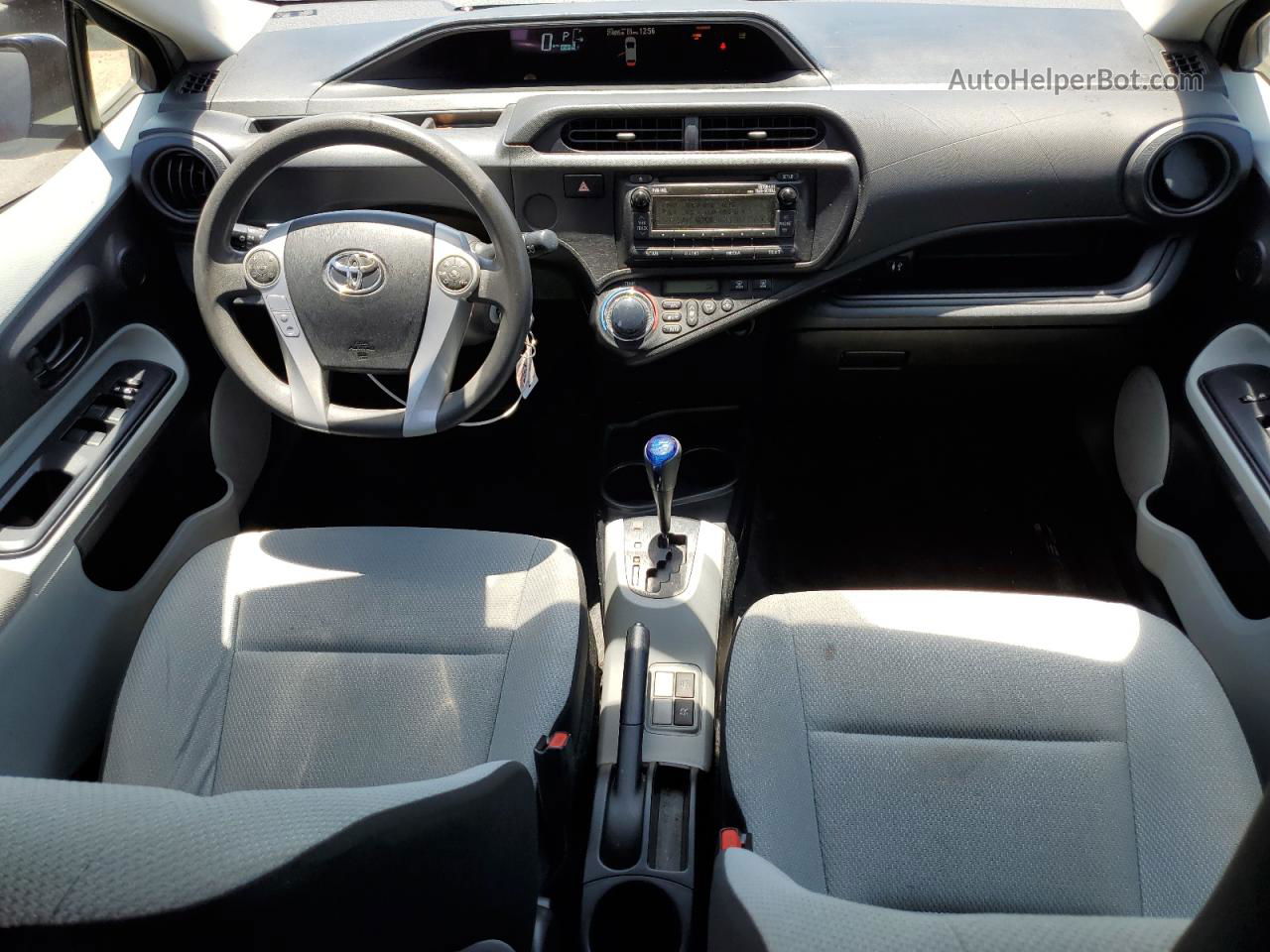 2014 Toyota Prius C  Серый vin: JTDKDTB33E1575328