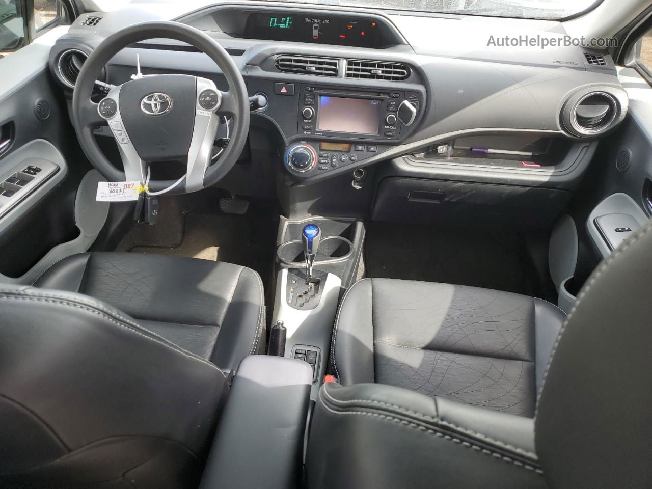 2012 Toyota Prius C  Белый vin: JTDKDTB34C1005836