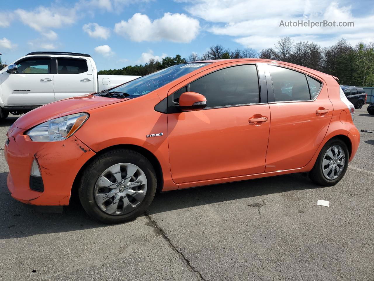 2014 Toyota Prius C  Оранжевый vin: JTDKDTB34E1065876