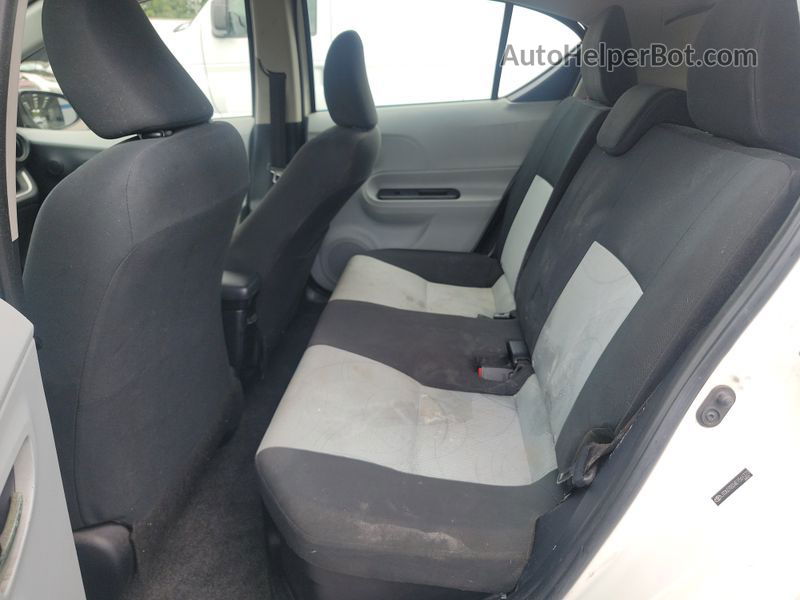 2014 Toyota Prius C Two Белый vin: JTDKDTB34E1561373