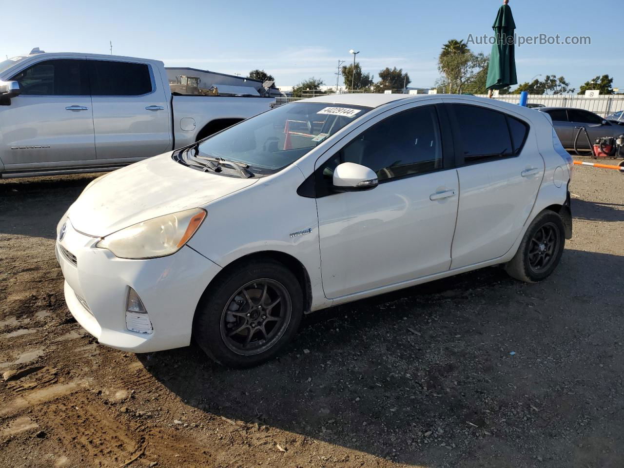 2013 Toyota Prius C  White vin: JTDKDTB35D1545388