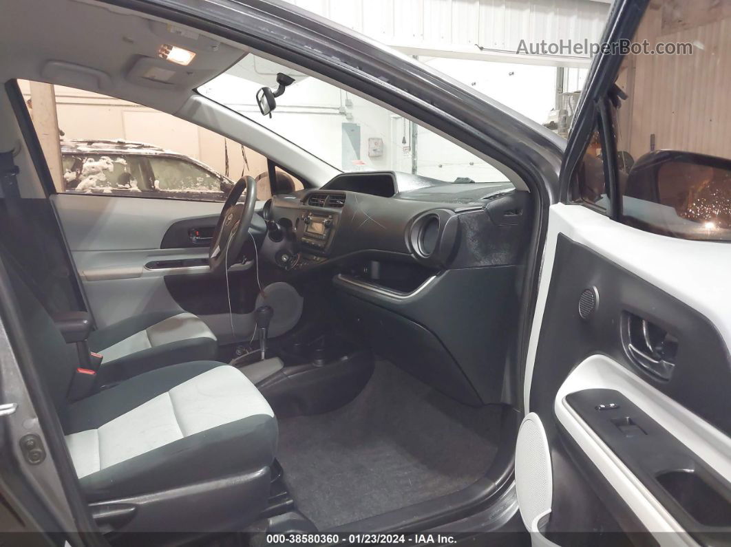 2014 Toyota Prius C Two Серый vin: JTDKDTB35E1063991