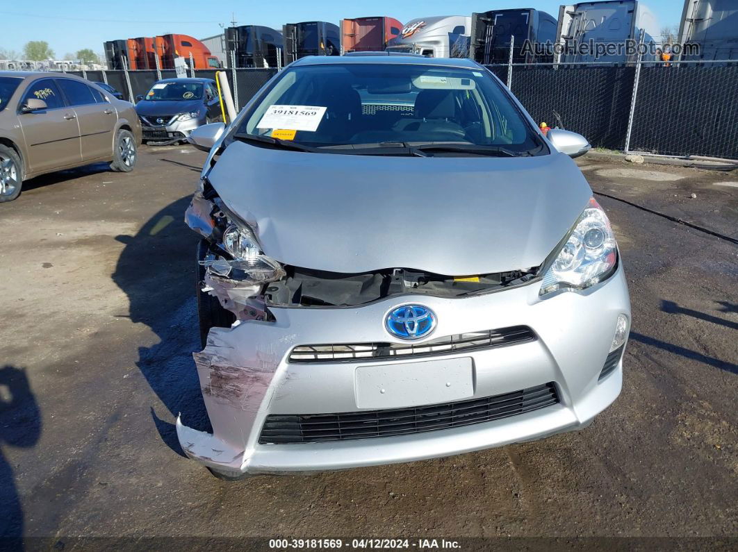 2014 Toyota Prius C Two Серебряный vin: JTDKDTB35E1570745