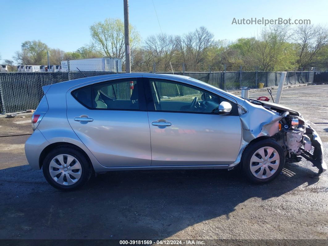 2014 Toyota Prius C Two Серебряный vin: JTDKDTB35E1570745