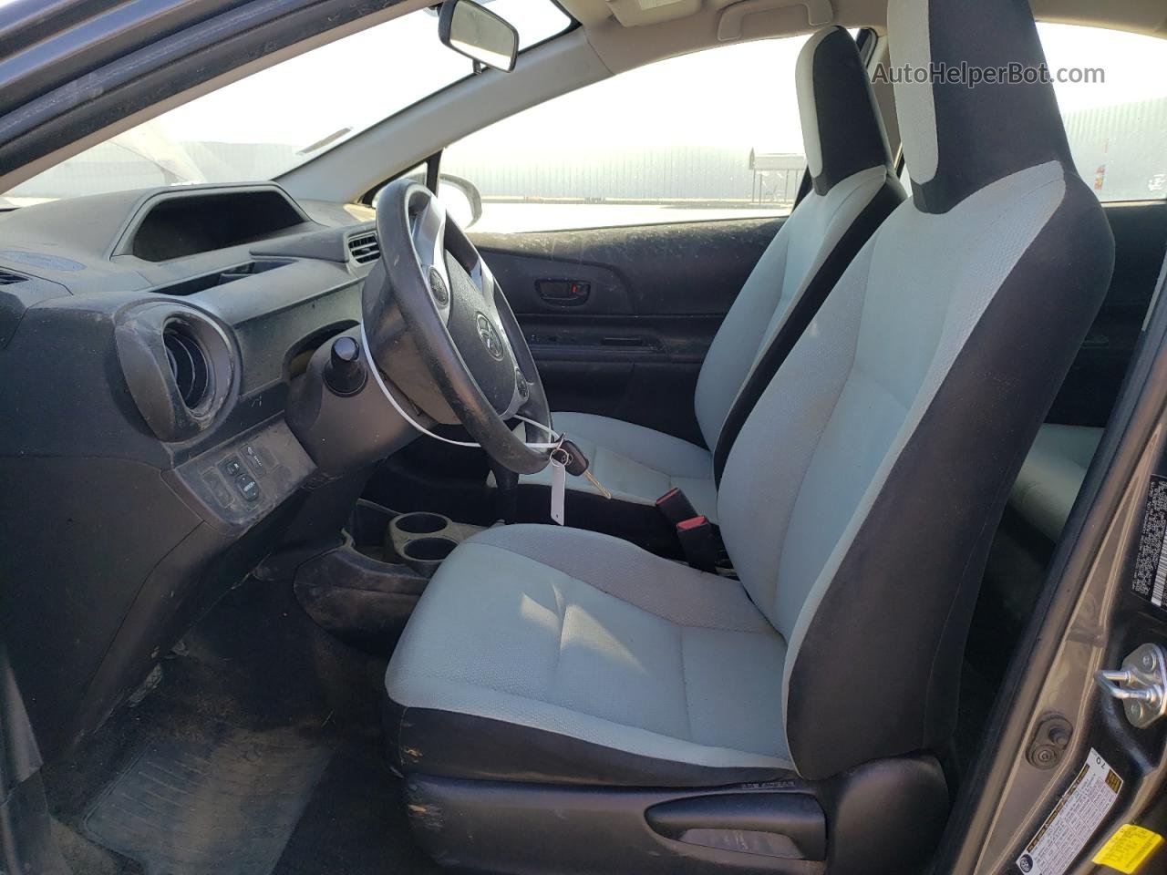 2015 Toyota Prius C  Серый vin: JTDKDTB35F1586834