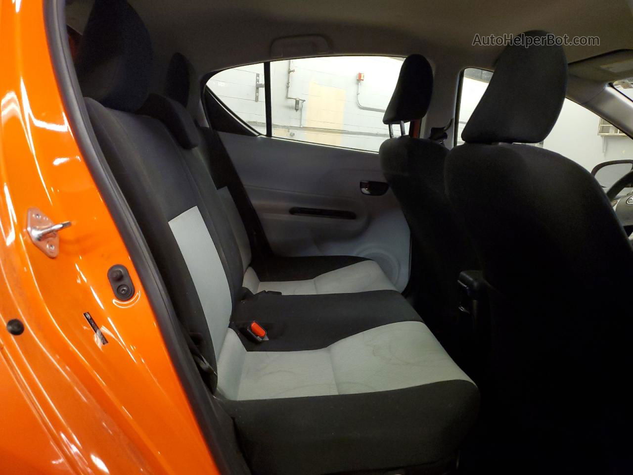 2013 Toyota Prius C  Orange vin: JTDKDTB36D1057048