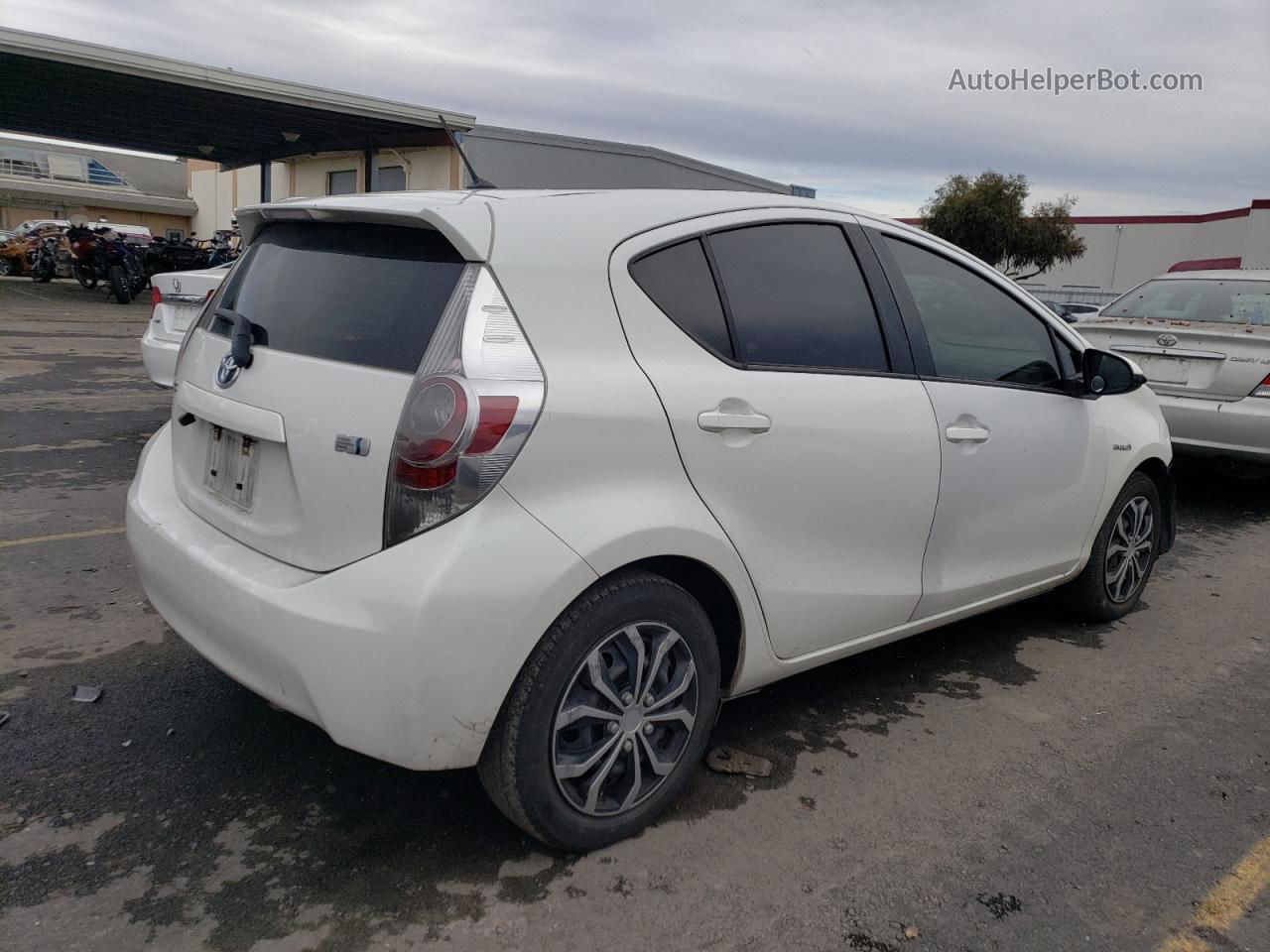 2013 Toyota Prius C  White vin: JTDKDTB36D1552477