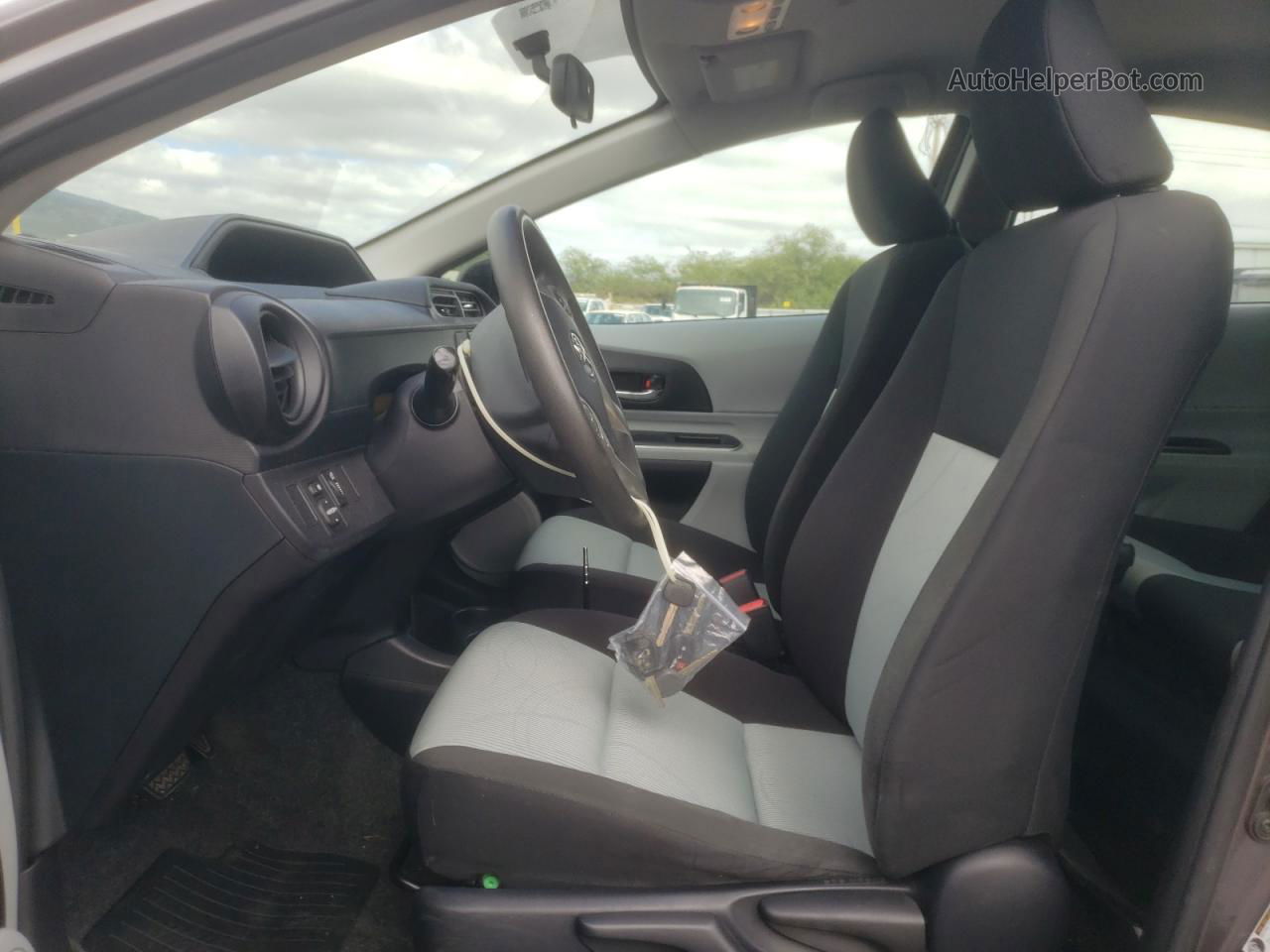 2014 Toyota Prius C  Угольный vin: JTDKDTB36E1562962