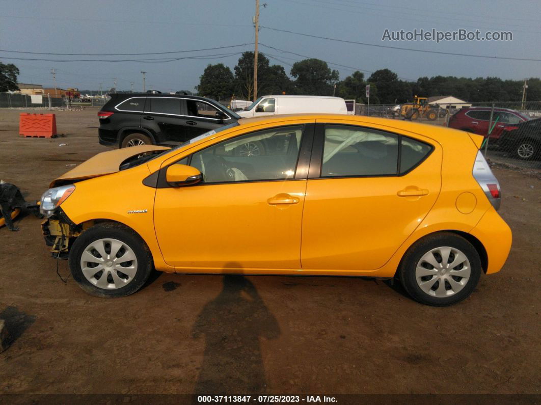 2014 Toyota Prius C One/three/two/four Yellow vin: JTDKDTB37E1078265