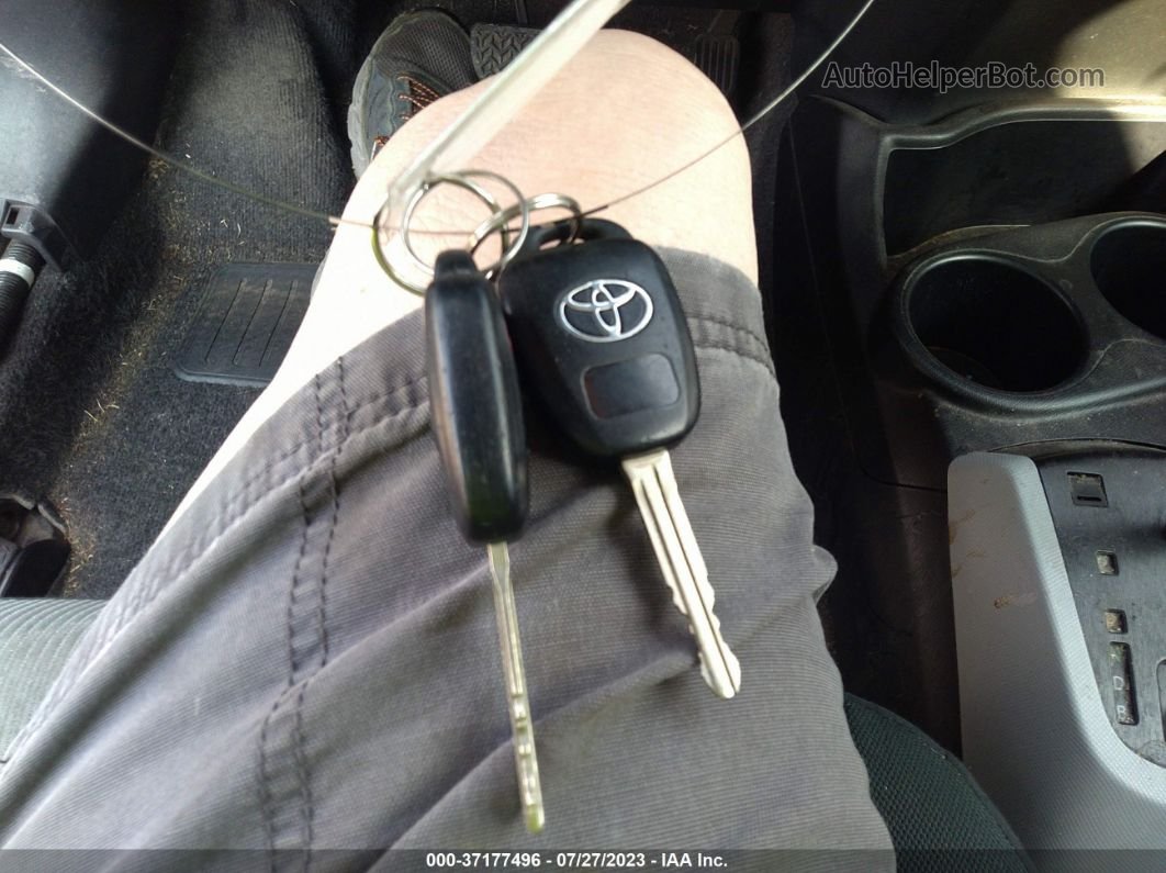 2014 Toyota Prius C One/three/two/four Серебряный vin: JTDKDTB37E1078718