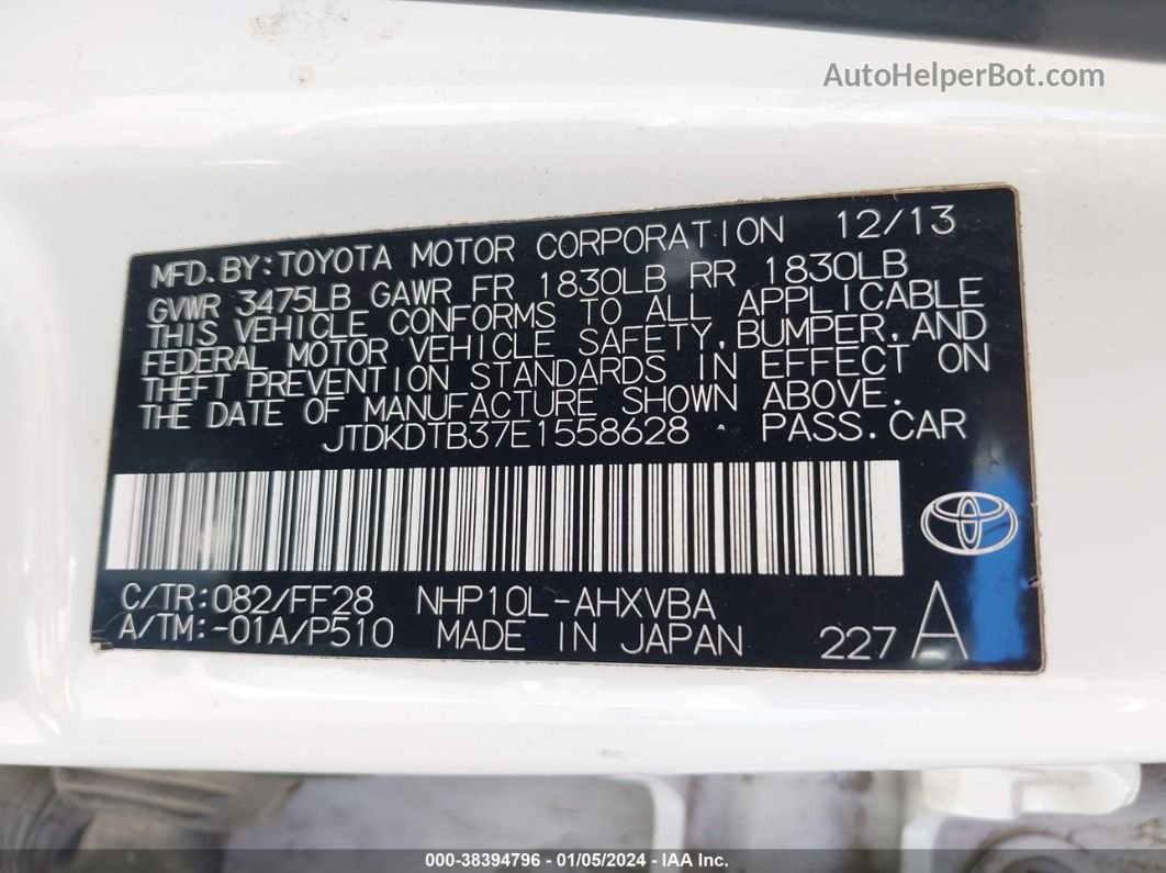2014 Toyota Prius C Two Белый vin: JTDKDTB37E1558628