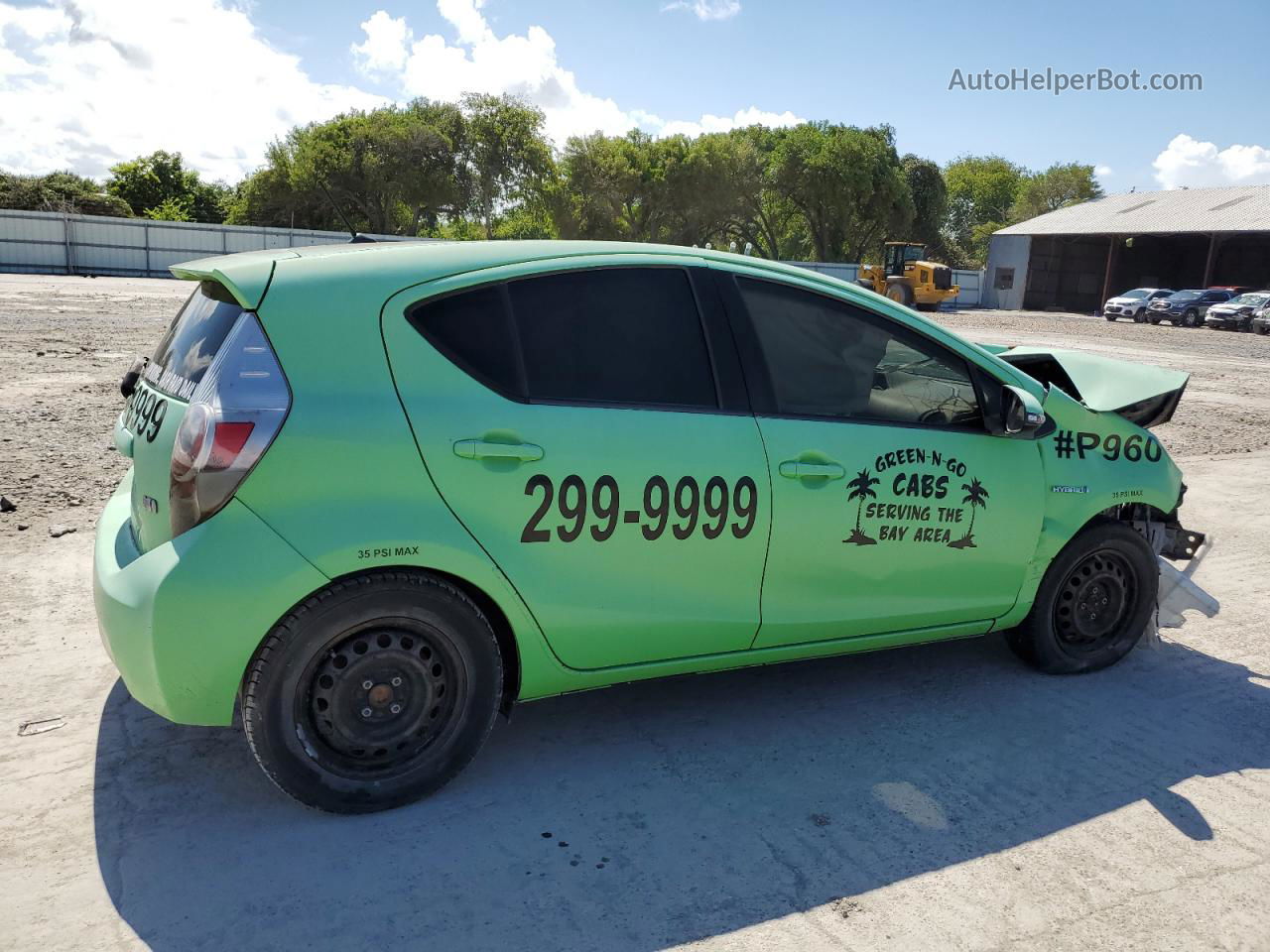 2013 Toyota Prius C  Green vin: JTDKDTB38D1543960