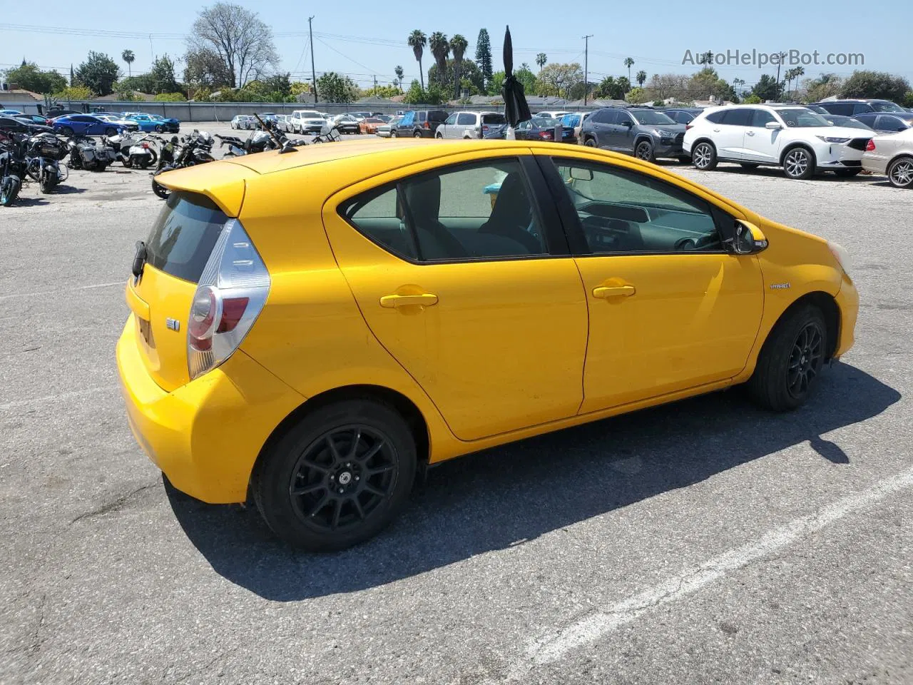 2014 Toyota Prius C  Yellow vin: JTDKDTB38E1060003