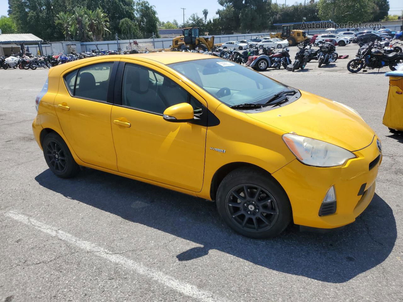 2014 Toyota Prius C  Yellow vin: JTDKDTB38E1060003