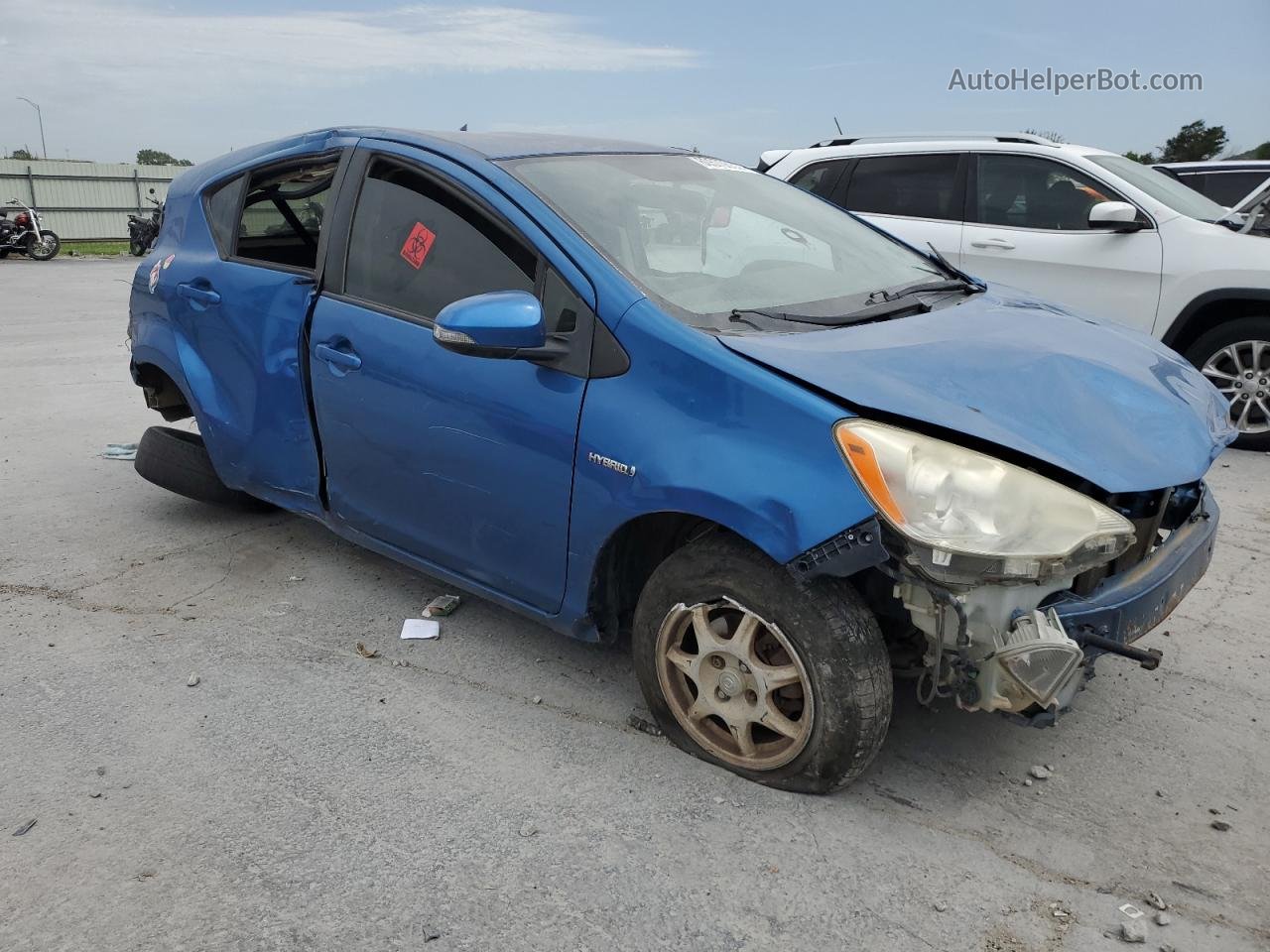 2013 Toyota Prius C  Blue vin: JTDKDTB39D1532417