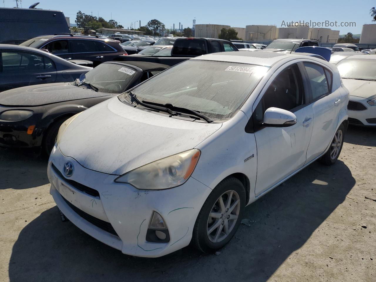 2013 Toyota Prius C  White vin: JTDKDTB3XD1032735