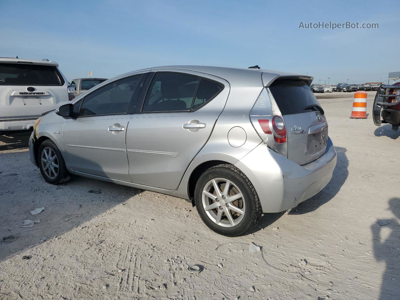 2013 Toyota Prius C  Серебряный vin: JTDKDTB3XD1543149