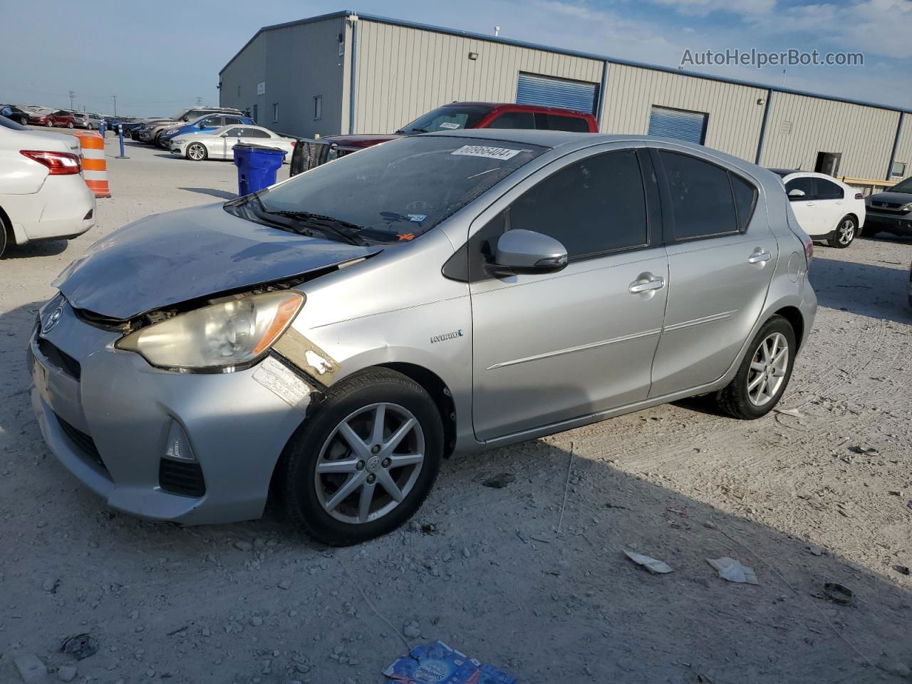 2013 Toyota Prius C  Серебряный vin: JTDKDTB3XD1543149