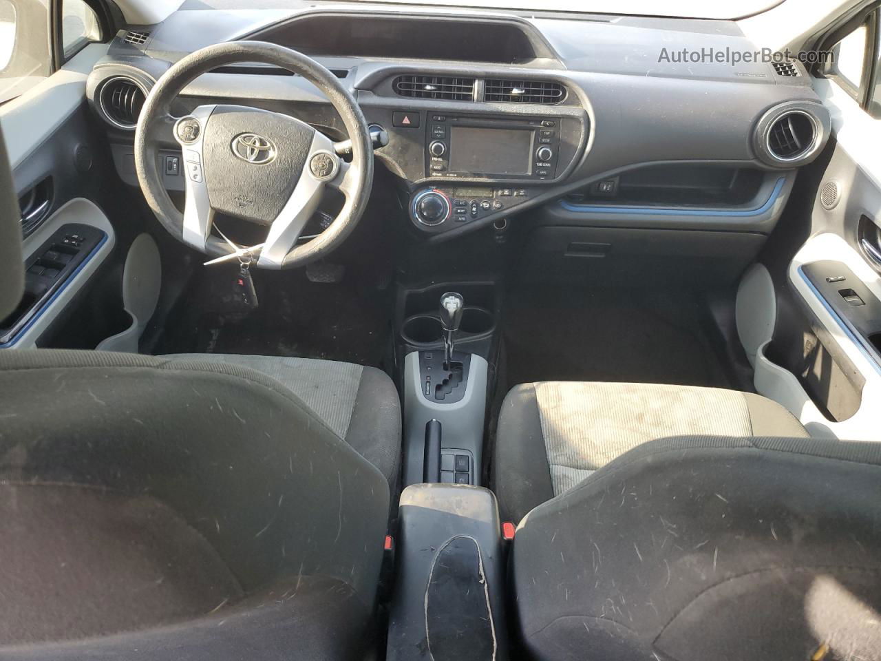 2013 Toyota Prius C  Серебряный vin: JTDKDTB3XD1543149