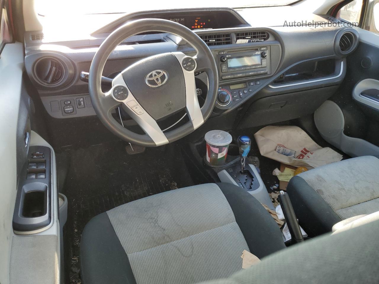 2014 Toyota Prius C  Красный vin: JTDKDTB3XE1567260