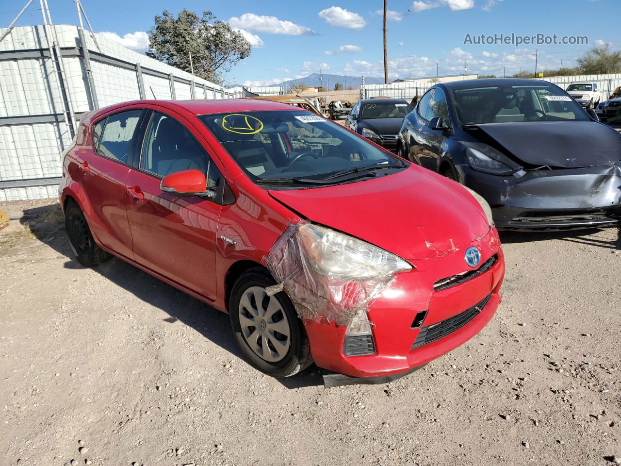 2014 Toyota Prius C  Red vin: JTDKDTB3XE1567260