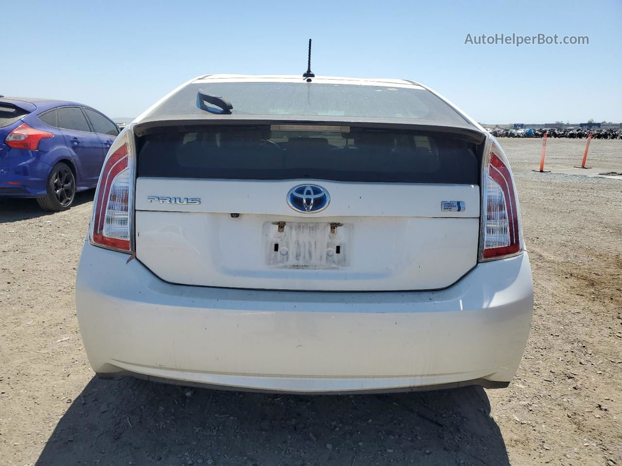 2014 Toyota Prius  White vin: JTDKN3DU0E0363835