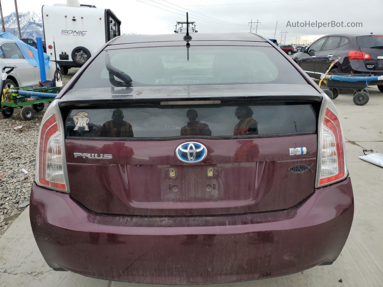 2013 Toyota Prius  Burgundy vin: JTDKN3DU1D5604819