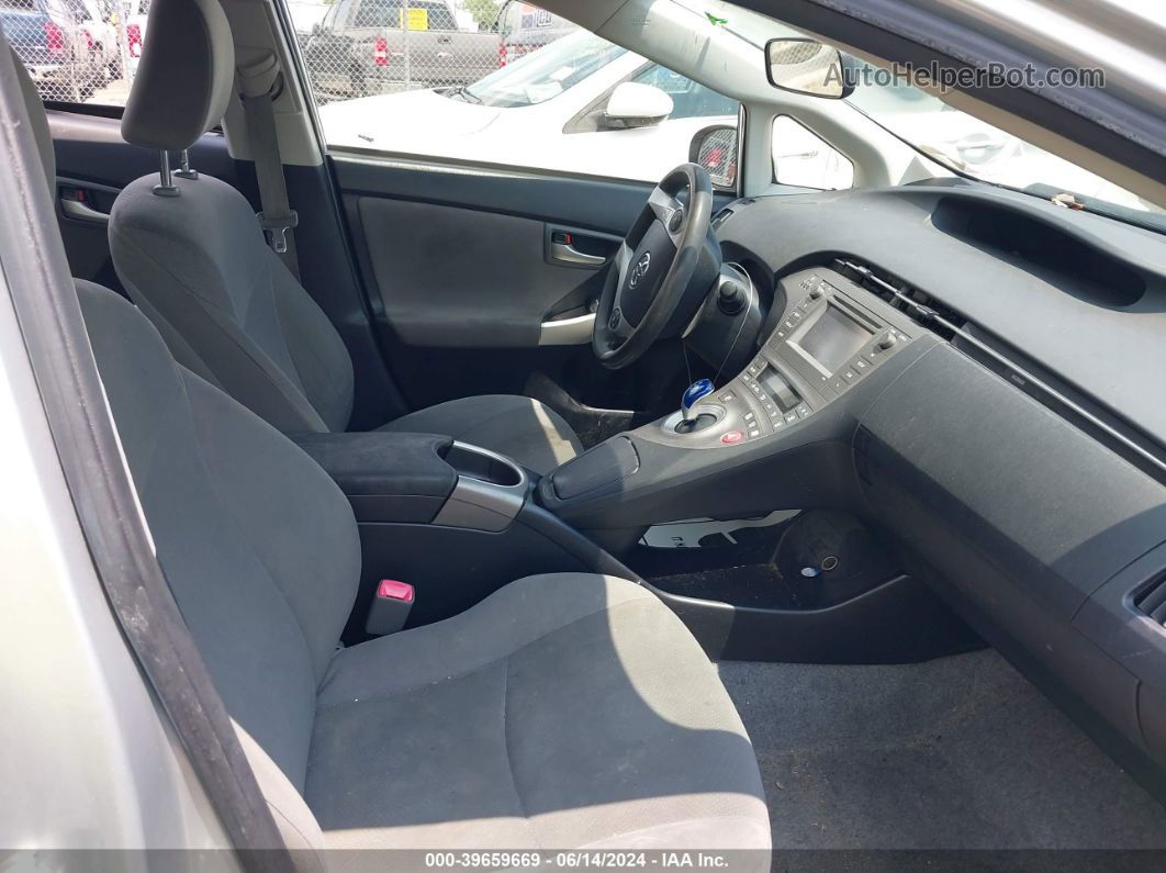 2013 Toyota Prius Two Серебряный vin: JTDKN3DU1D5663966