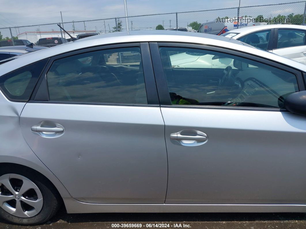 2013 Toyota Prius Two Серебряный vin: JTDKN3DU1D5663966