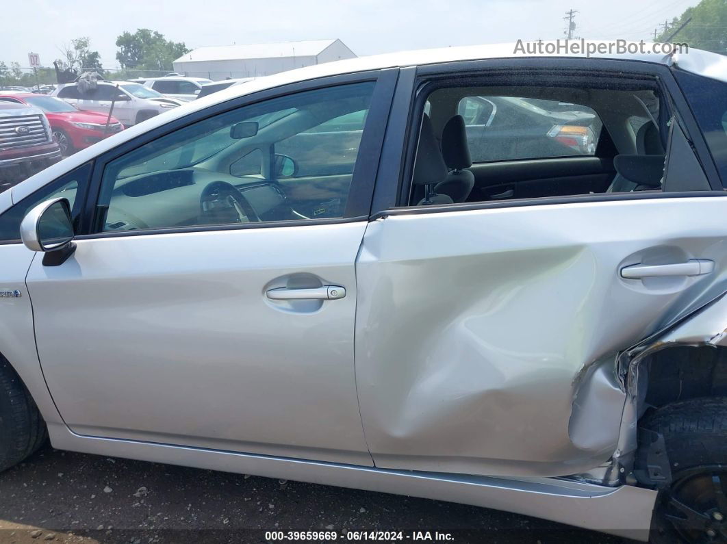 2013 Toyota Prius Two Серебряный vin: JTDKN3DU1D5663966