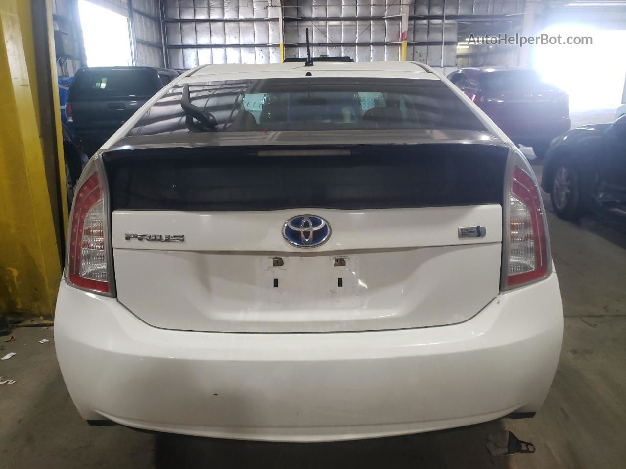 2014 Toyota Prius  Белый vin: JTDKN3DU2E1831056