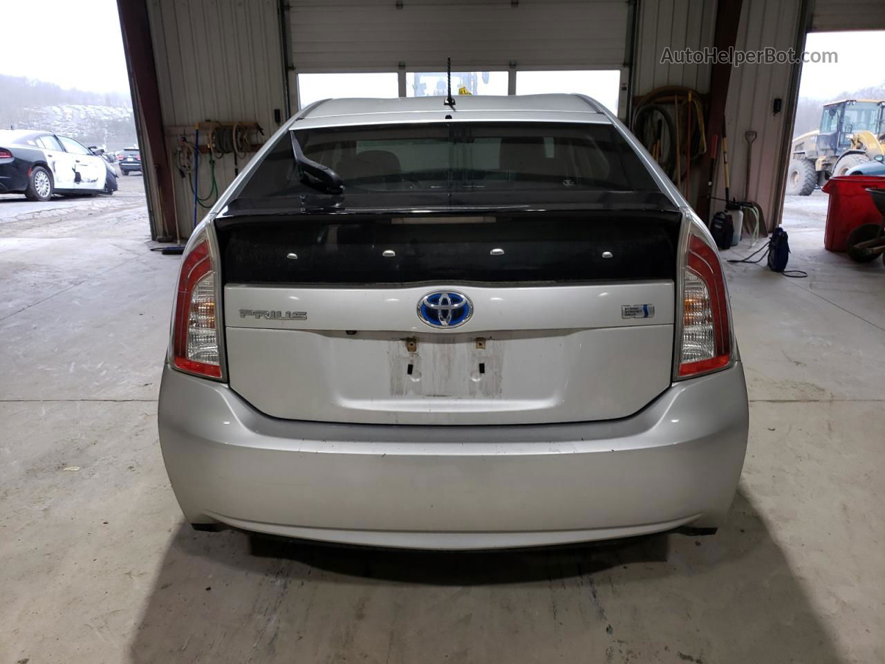 2015 Toyota Prius  Серебряный vin: JTDKN3DU2F1938917