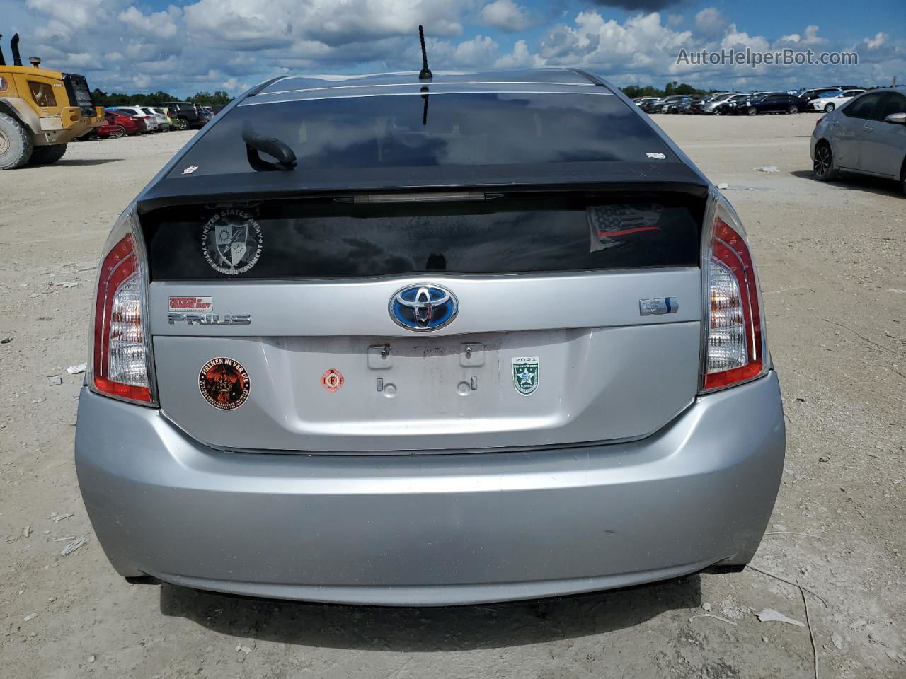 2013 Toyota Prius  Серебряный vin: JTDKN3DU3D5607298