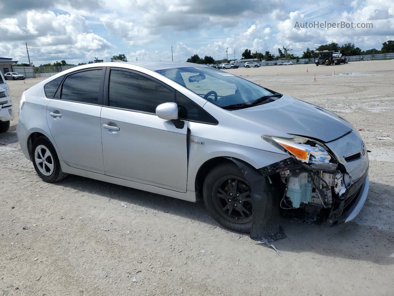 2013 Toyota Prius  Серебряный vin: JTDKN3DU3D5607298