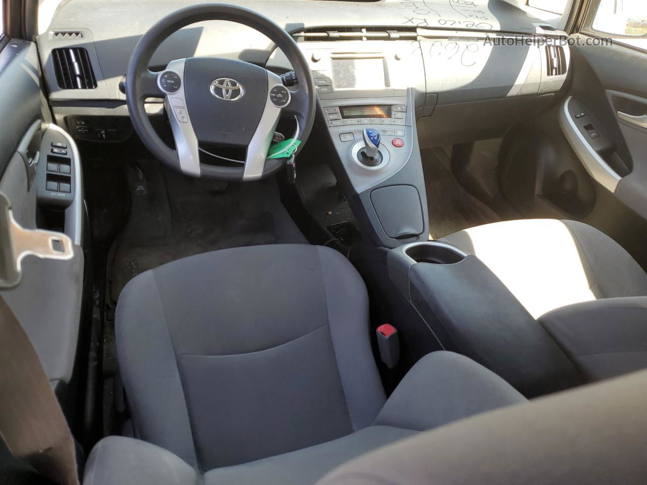 2013 Toyota Prius  Серебряный vin: JTDKN3DU3D5690005