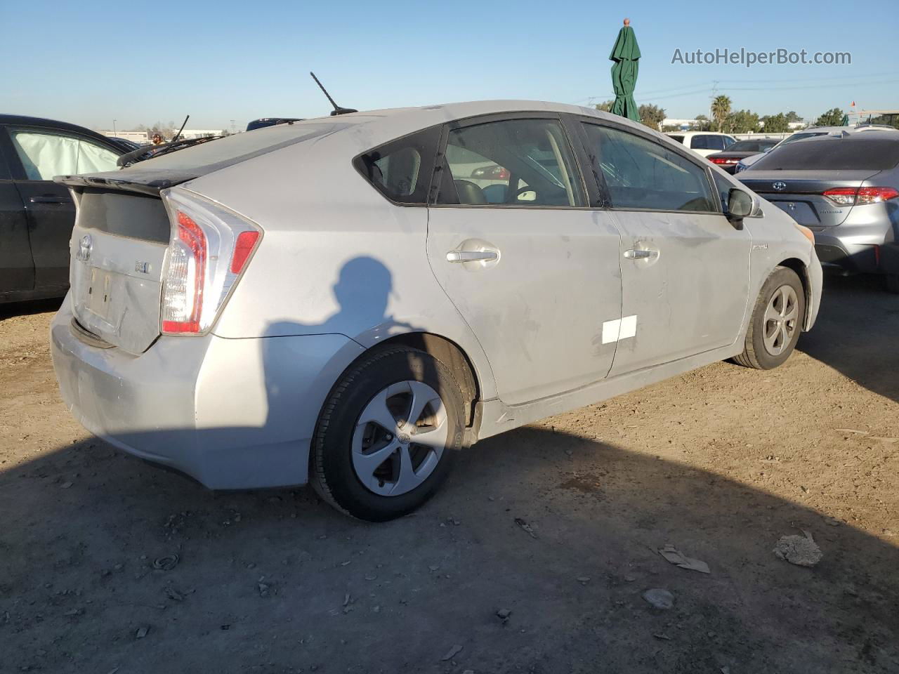 2014 Toyota Prius  Серебряный vin: JTDKN3DU4E0357939