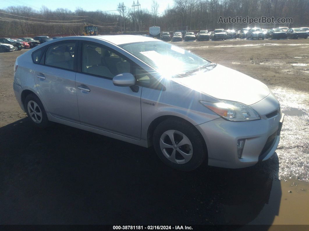 2014 Toyota Prius Two Серебряный vin: JTDKN3DU4E0389807