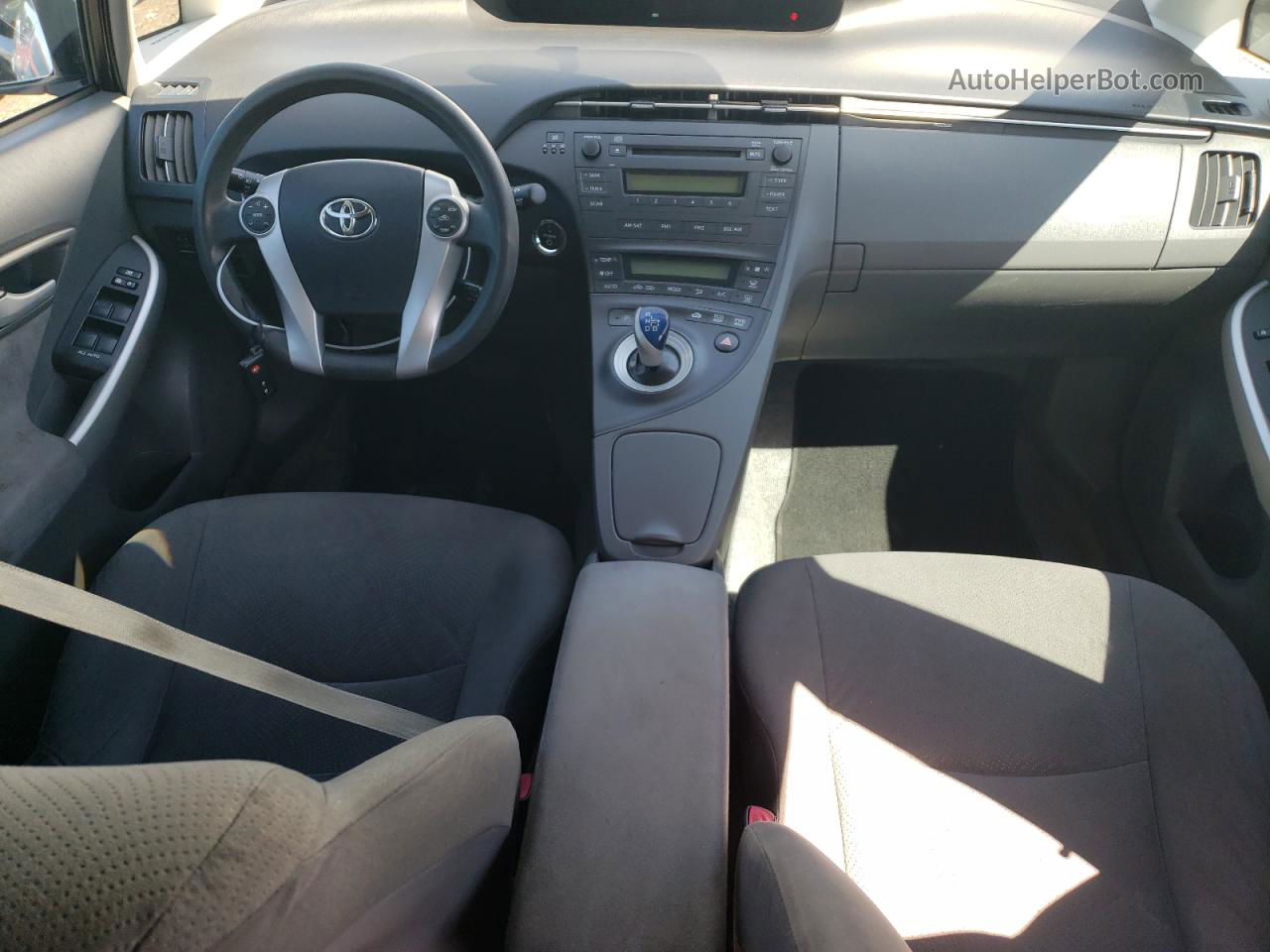 2011 Toyota Prius  Серебряный vin: JTDKN3DU6B0263167