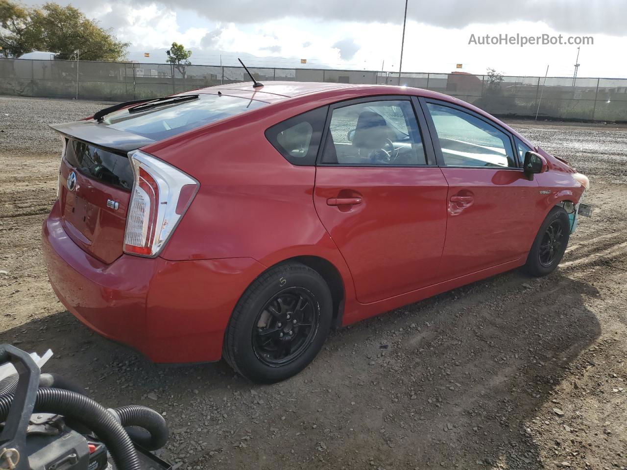 2013 Toyota Prius  Красный vin: JTDKN3DU7D5540527