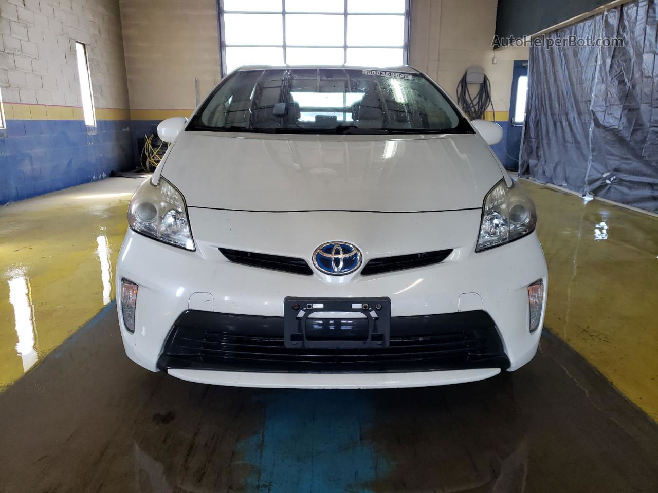 2014 Toyota Prius  Белый vin: JTDKN3DU7E1776099