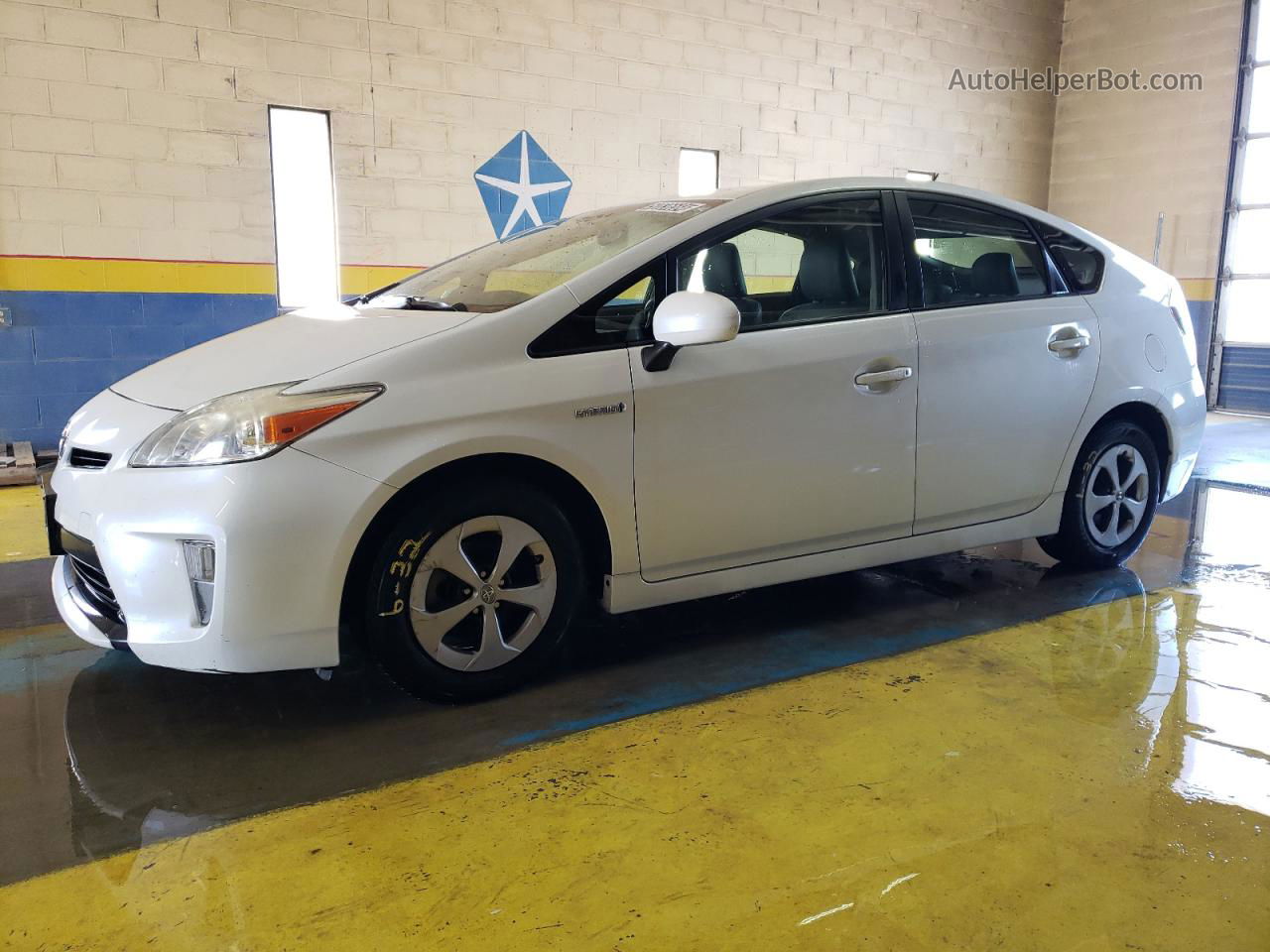 2014 Toyota Prius  White vin: JTDKN3DU7E1776099