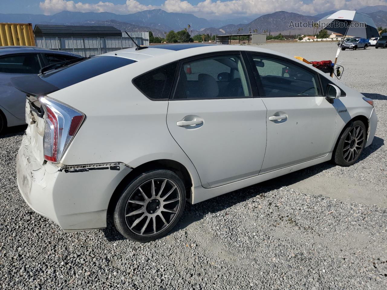 2014 Toyota Prius  White vin: JTDKN3DU7E1813765