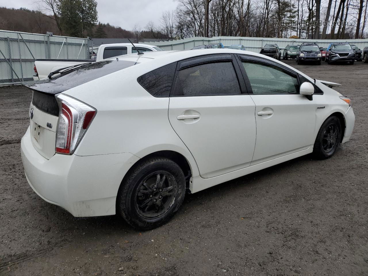 2015 Toyota Prius  Белый vin: JTDKN3DU7F1995873