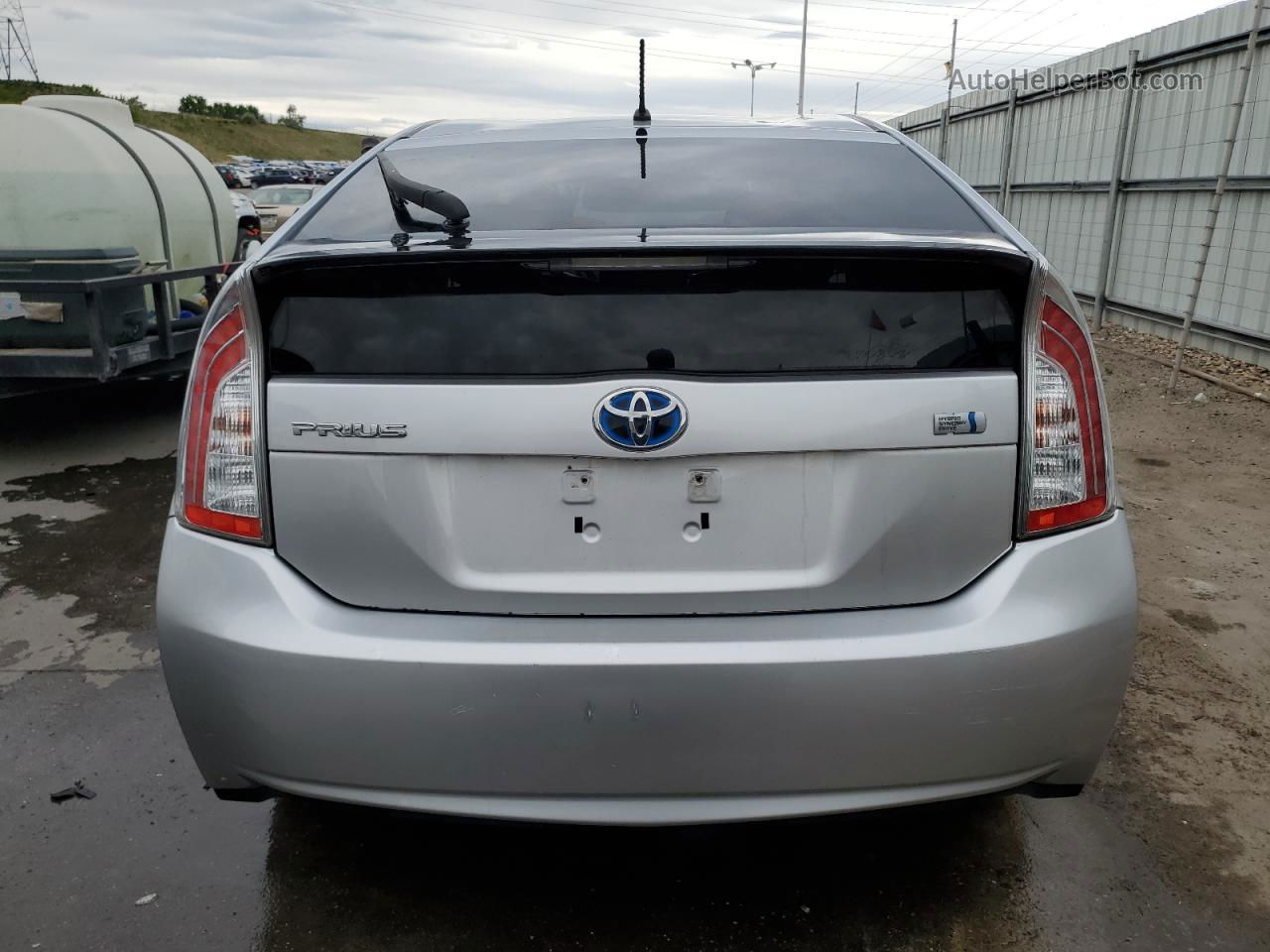 2013 Toyota Prius  Серебряный vin: JTDKN3DU8D1718579