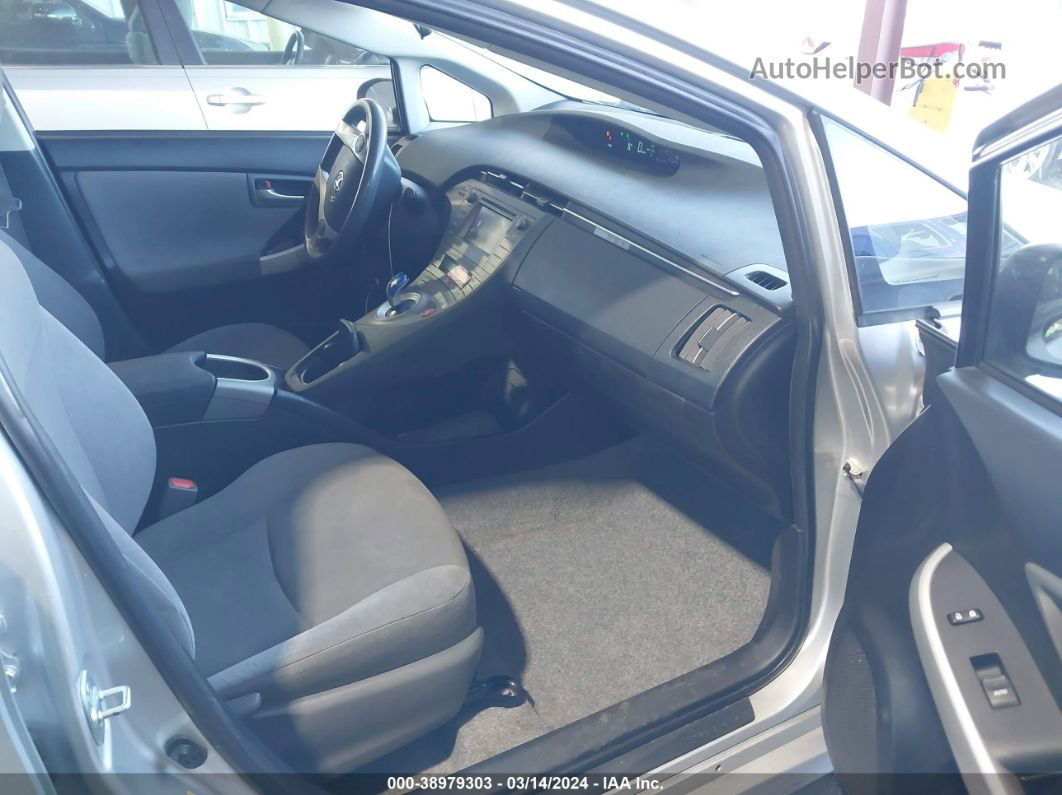 2014 Toyota Prius Two Серебряный vin: JTDKN3DUXE1739547