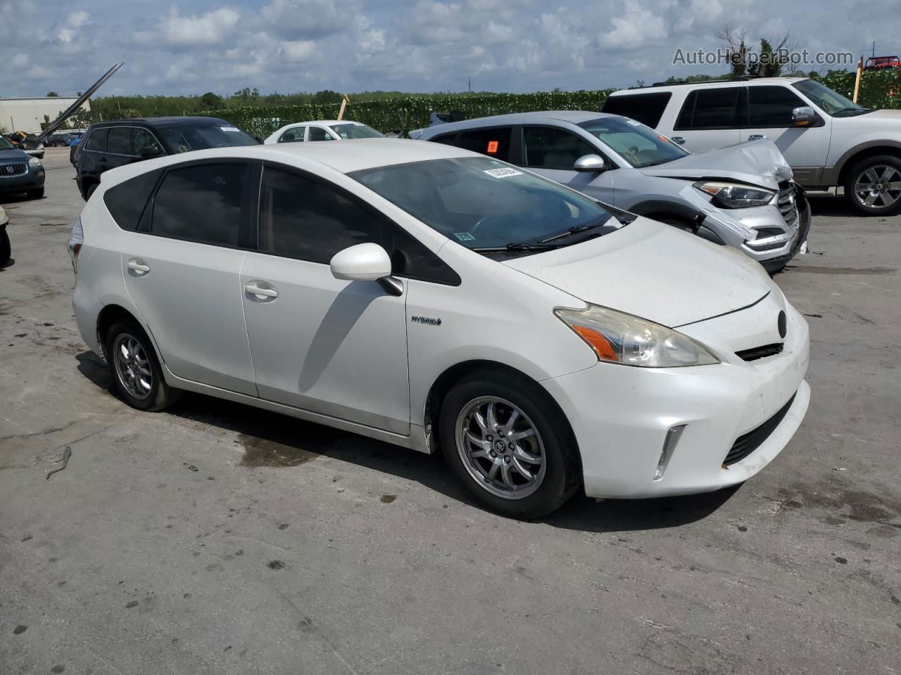 2013 Toyota Prius V  White vin: JTDZN3EU0D3192918