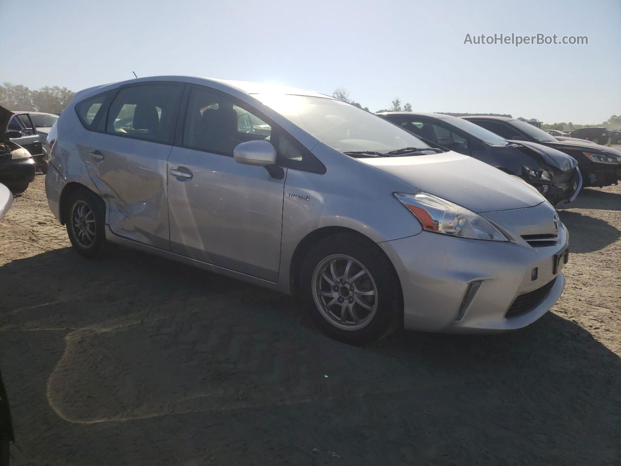 2013 Toyota Prius V  Серебряный vin: JTDZN3EU1D3187744